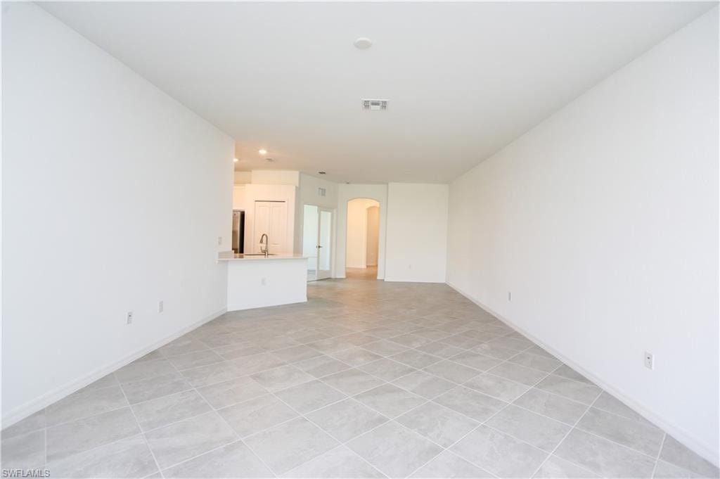 2599 Vine AVE photo 14