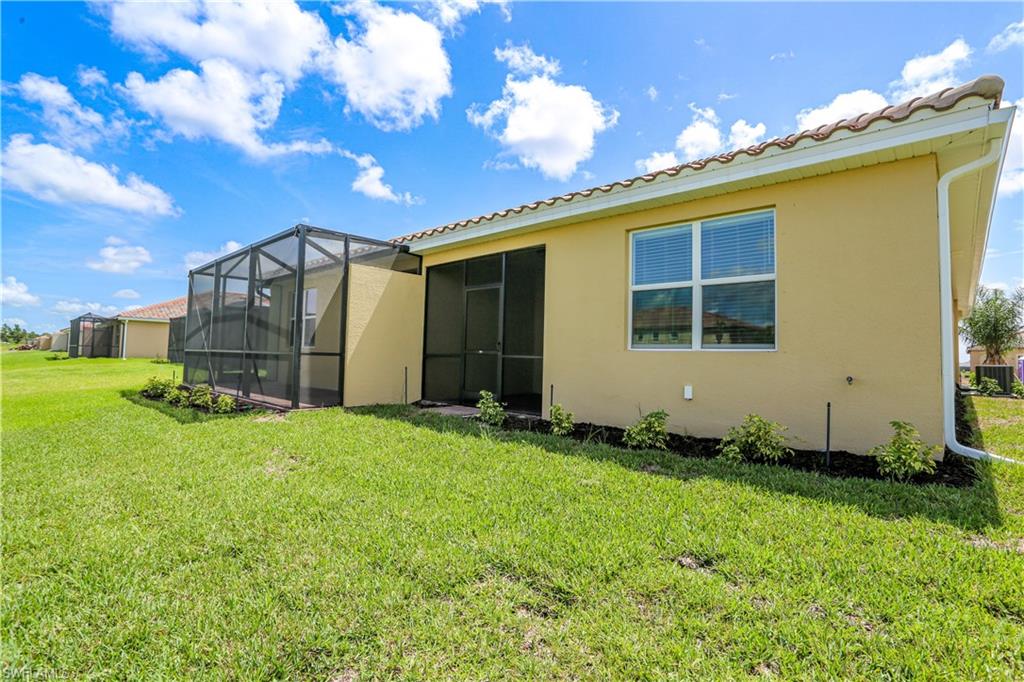 2599 Vine AVE photo 37
