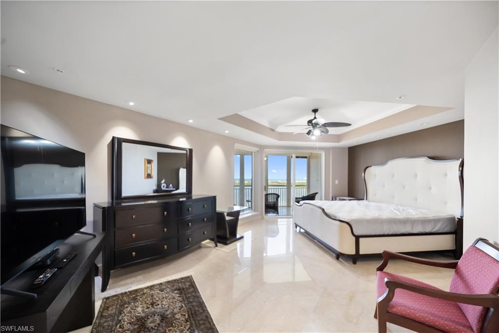 Tray ceiling with recessed lighting and ceiling fan