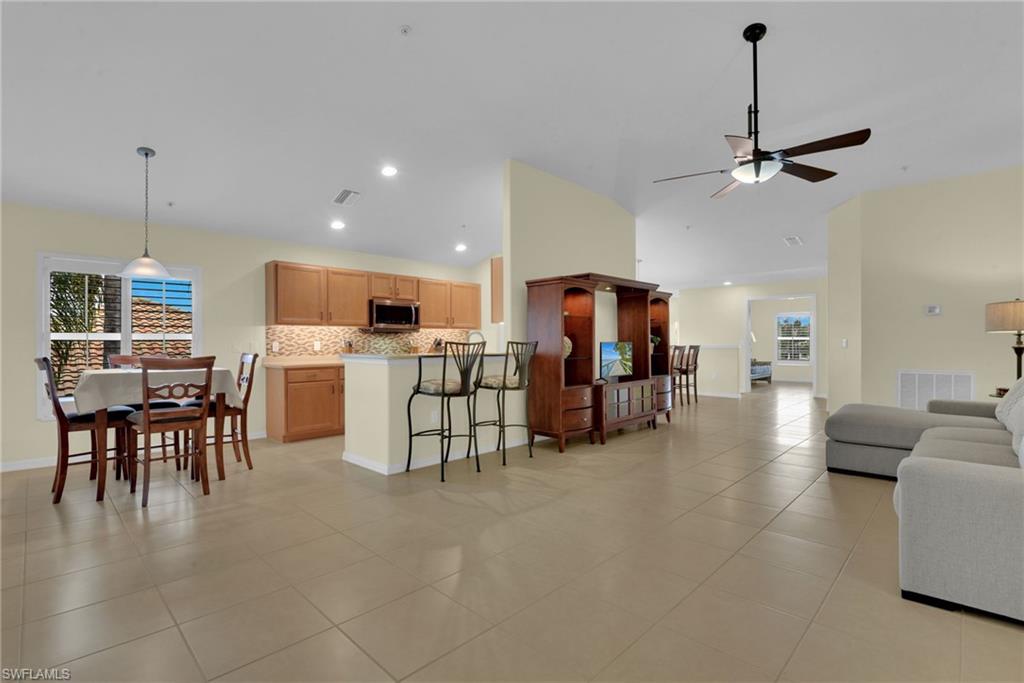 9048 Triangle Palm LN 1101