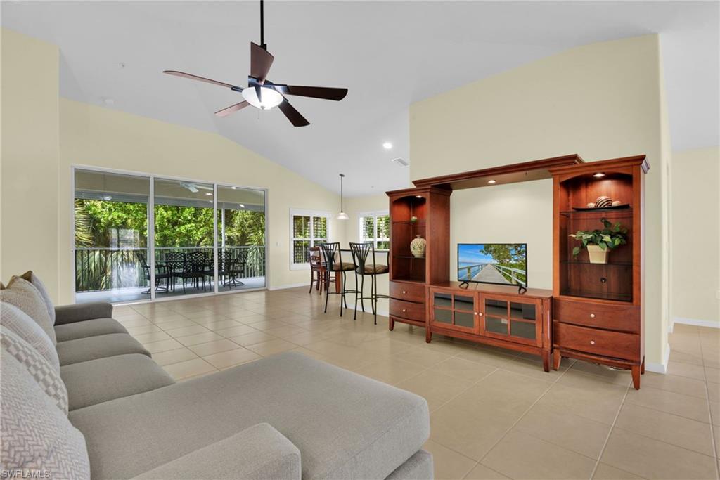 9048 Triangle Palm LN 1101