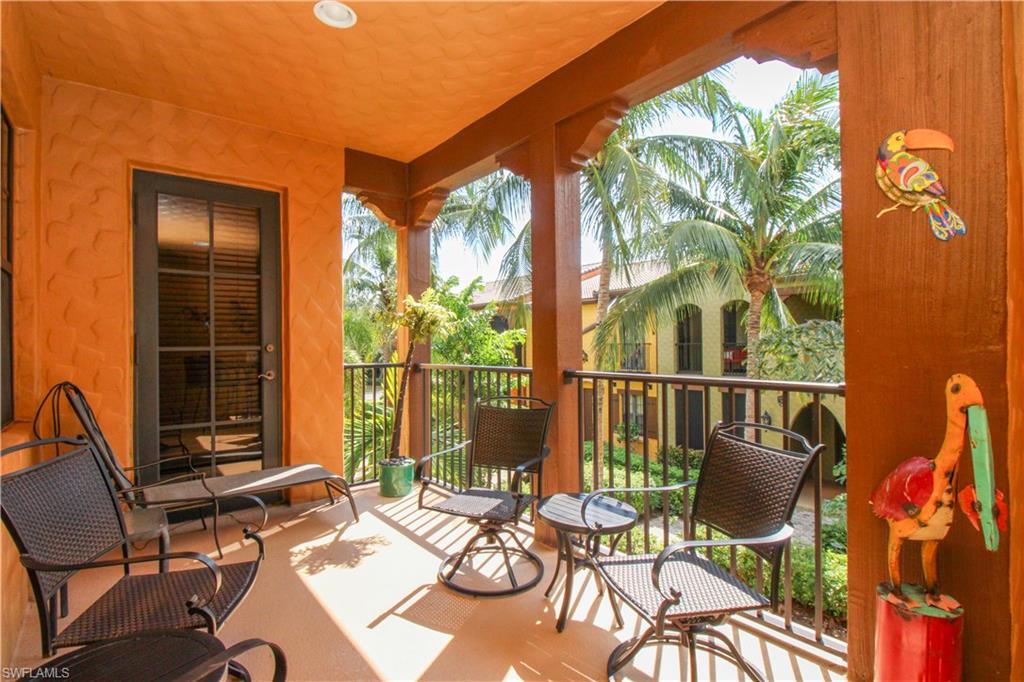 Sunroom / solarium with plenty of natural light
