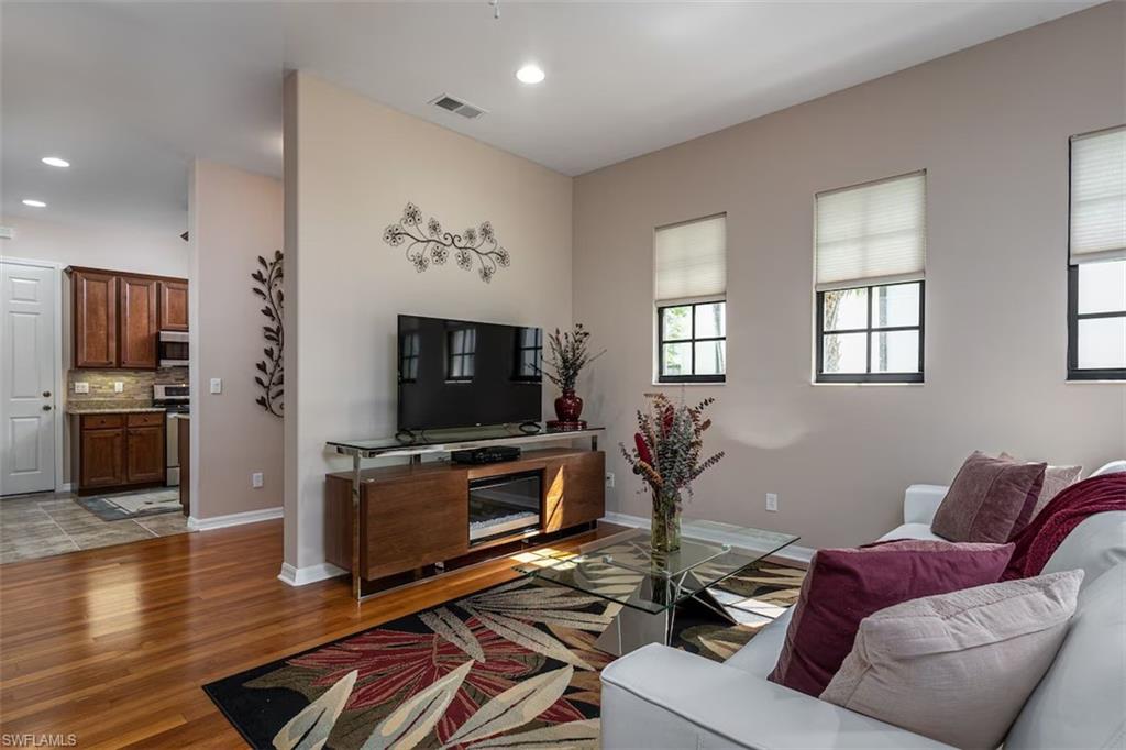 1325 Oceania DR N 6