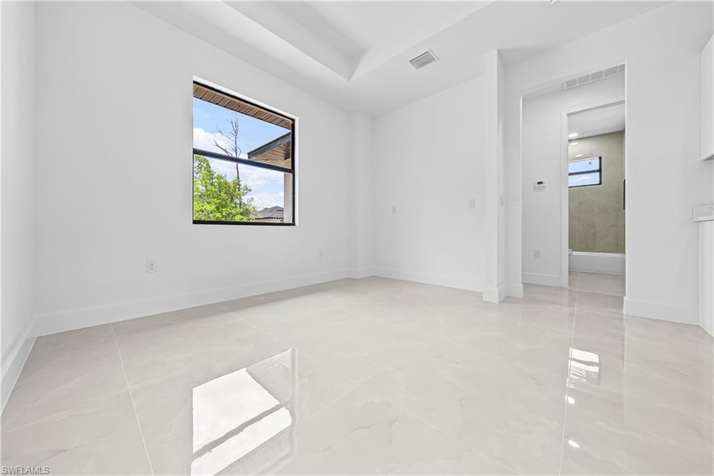 309 Radium AVE photo 9