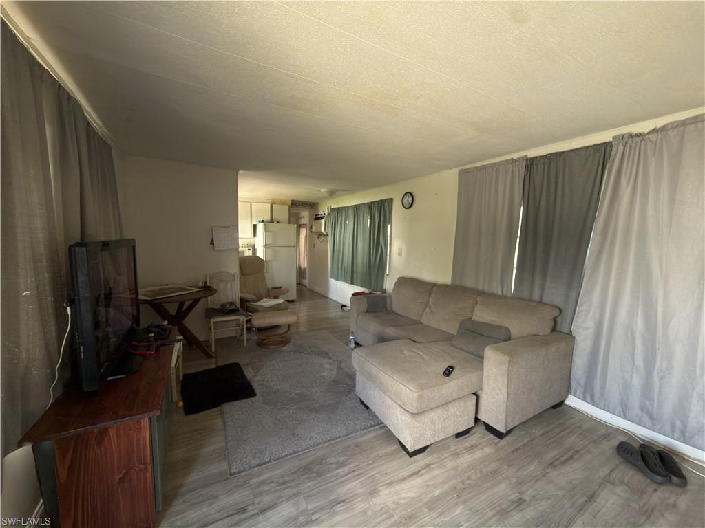 109 Enchanting BLVD