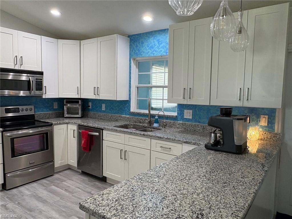 818 SW 8th CT
