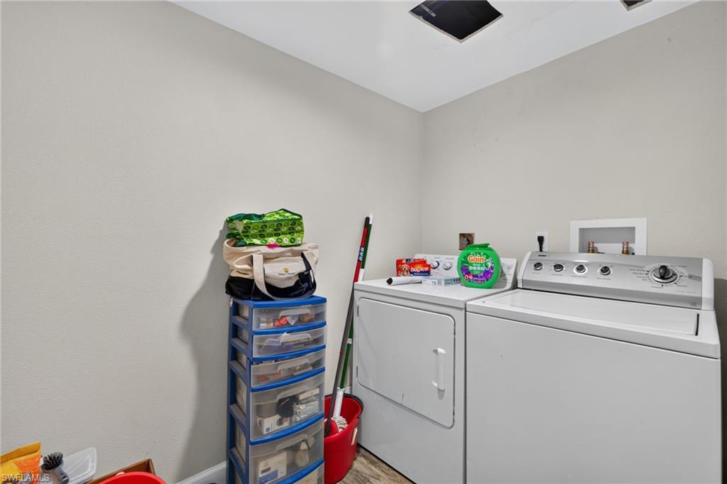 1448 Park Shore CIR 2 photo 20