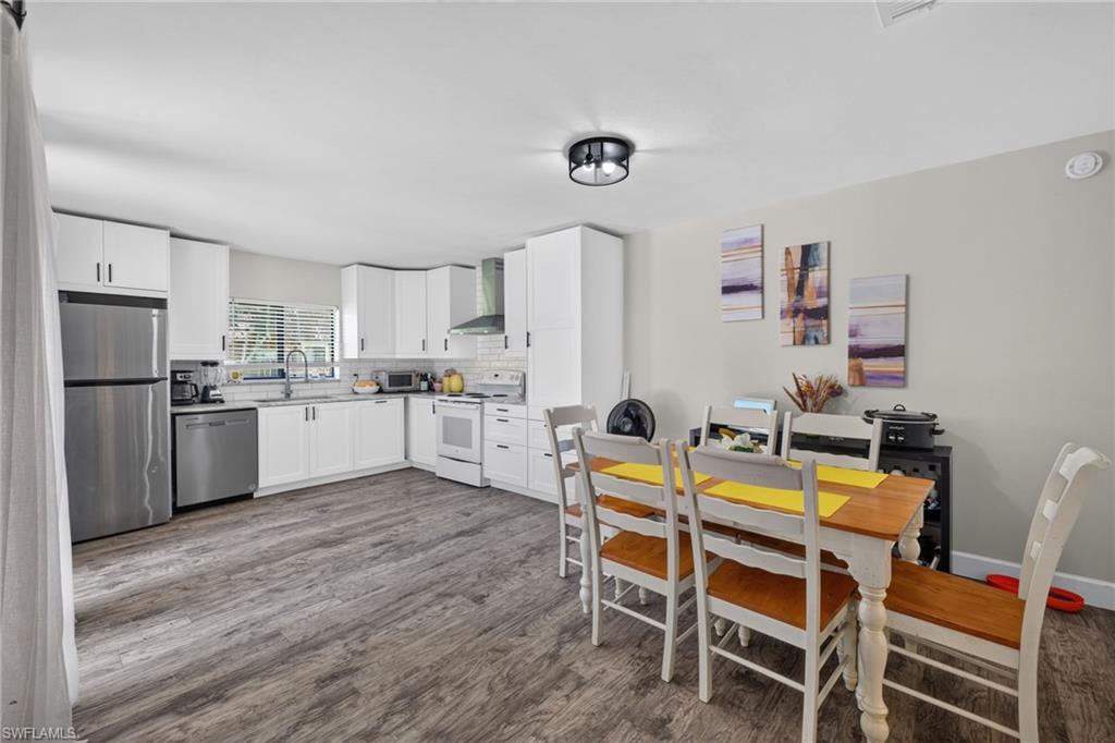 1448 Park Shore CIR 2 photo 9