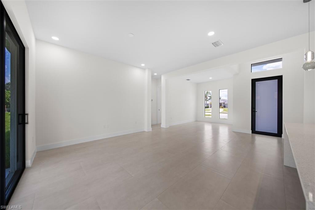 29 Trafalgar PKWY photo 12