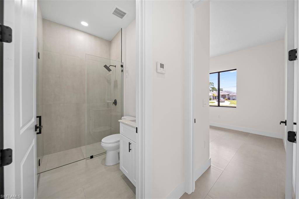 29 Trafalgar PKWY photo 32