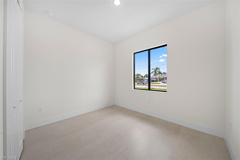 29 Trafalgar PKWY photo 34