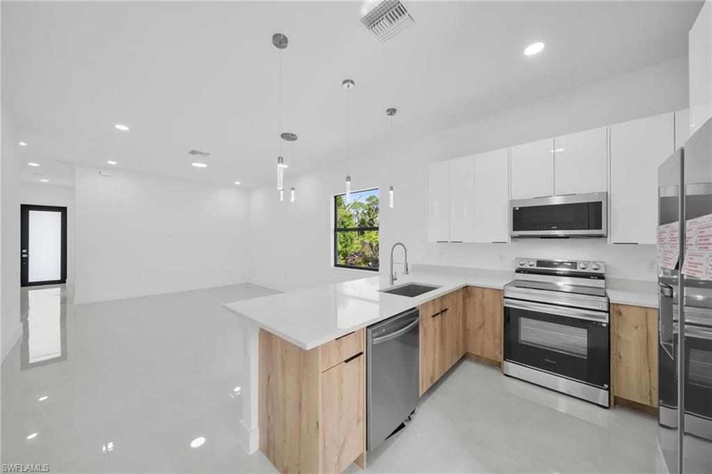 347 Columbus BLVD photo 16