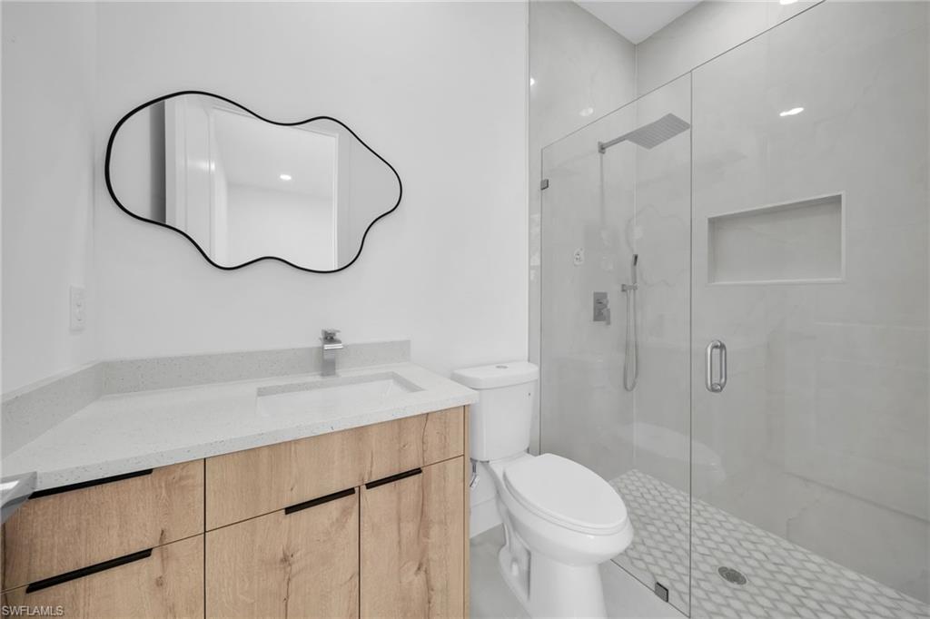 347 Columbus BLVD photo 19
