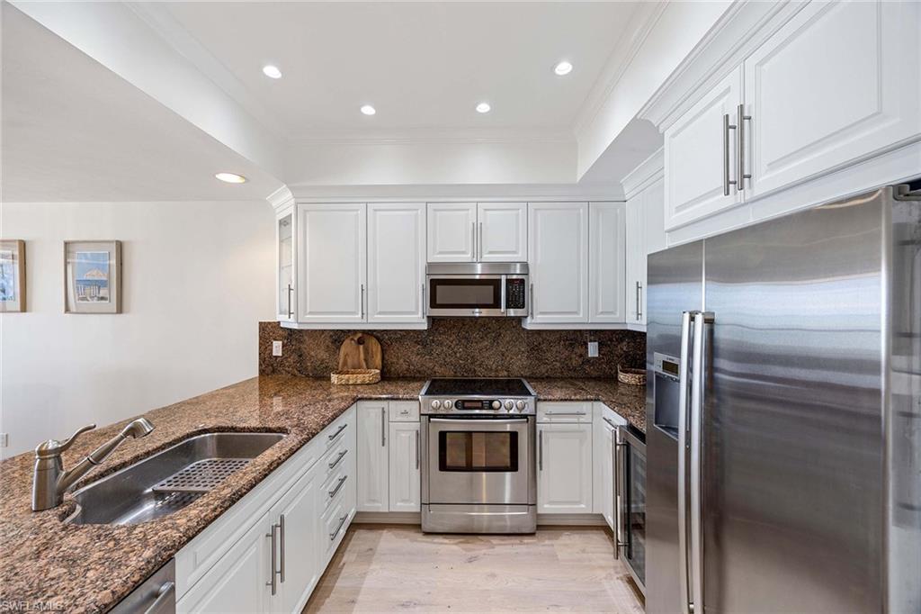 100 Collier BLVD PH5 photo 10