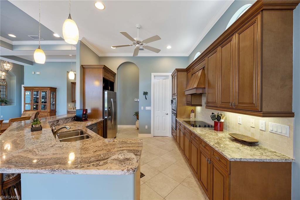 8902 Shenendoah CIR photo 10