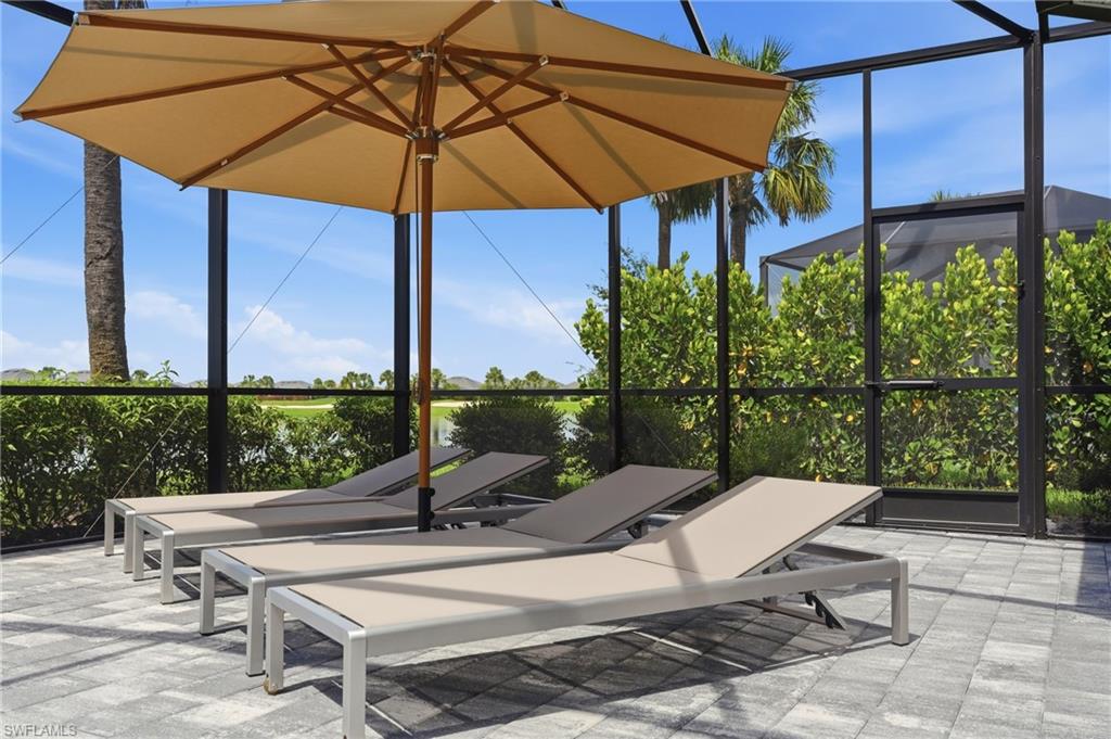 Large under cover seating area on lanai
