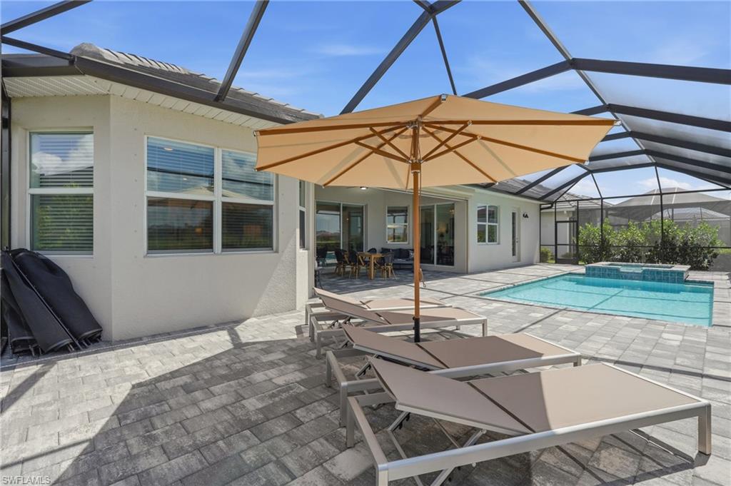 Extra room on lanai for more seating