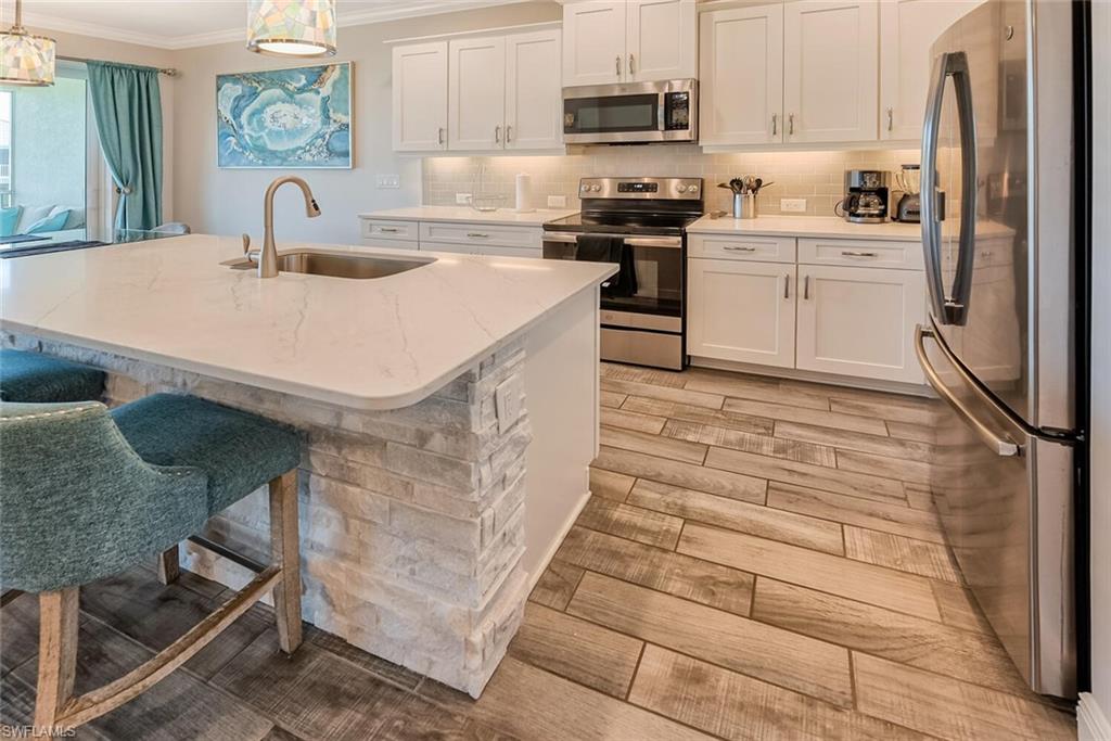 6960 Avalon CIR 807 photo 10