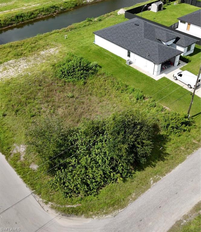 Corner lot with extensive green space