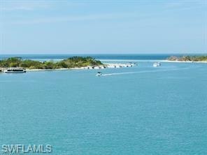 Lovers Key beautiful waters Aqua blue ! Bike ride or kayak back bay!