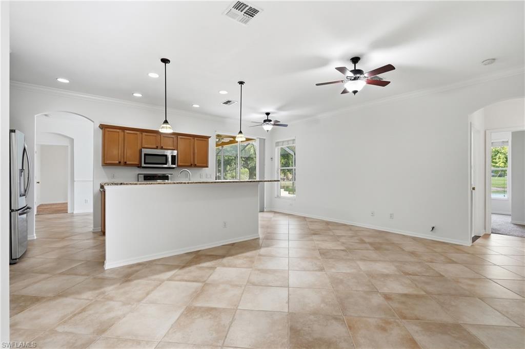 Family, Kitchen, & Breakfast