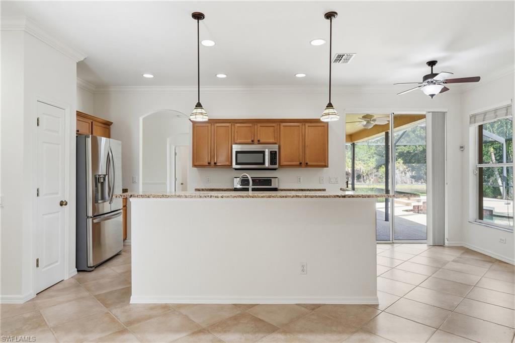 Kitchen & Breakfast