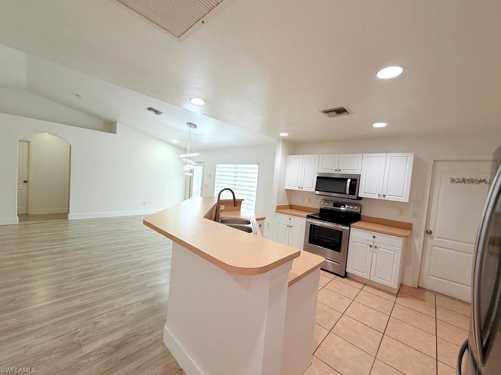 2020 NW 16th TER photo 8